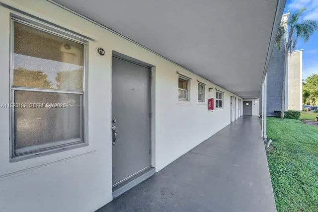 $170,000 | 950 Hillcrest Drive, Unit 112, Hollywood, FL 33021