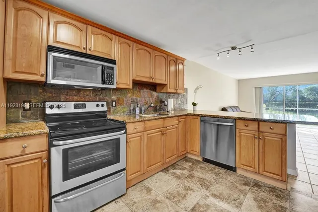 $170,000 | 950 Hillcrest Drive, Unit 112, Hollywood, FL 33021