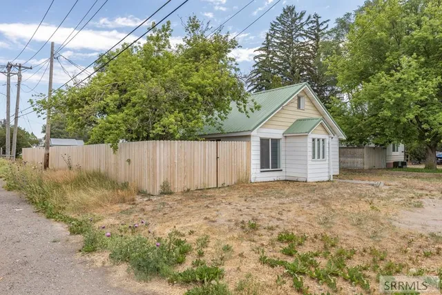 $260,000 | 1490 Albany Street, Idaho Falls, ID 83402