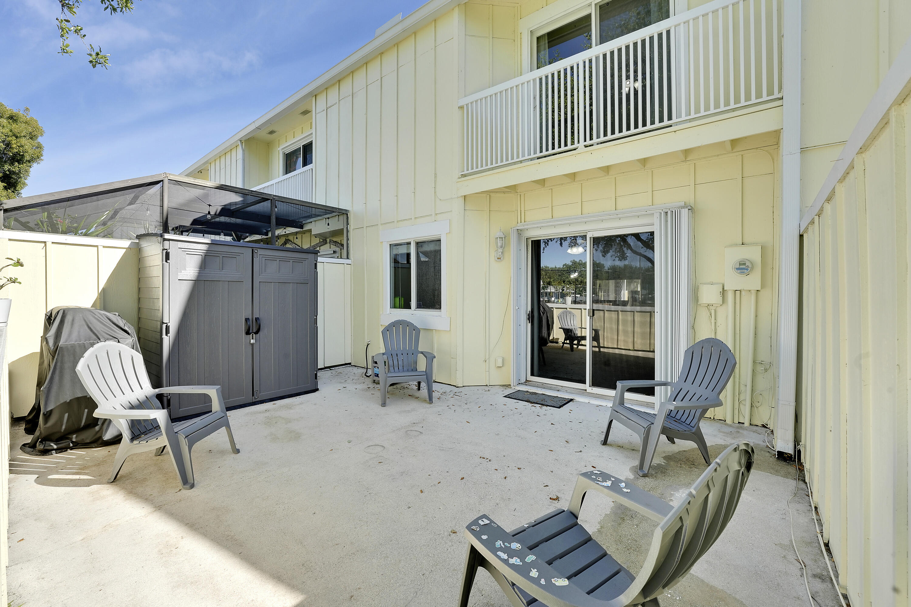 6263 Riverwalk Lane, Unit 2 Jupiter, FL 33458 - Photo 5 of 44 a living room with furniture