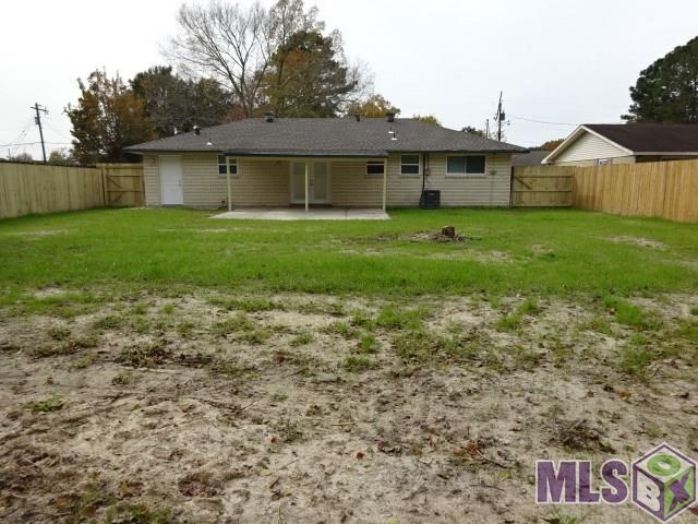 5830 West Rio Drive Baton Rouge, LA 70812 - Photo 19 of 22 SPACIOUS YARD
