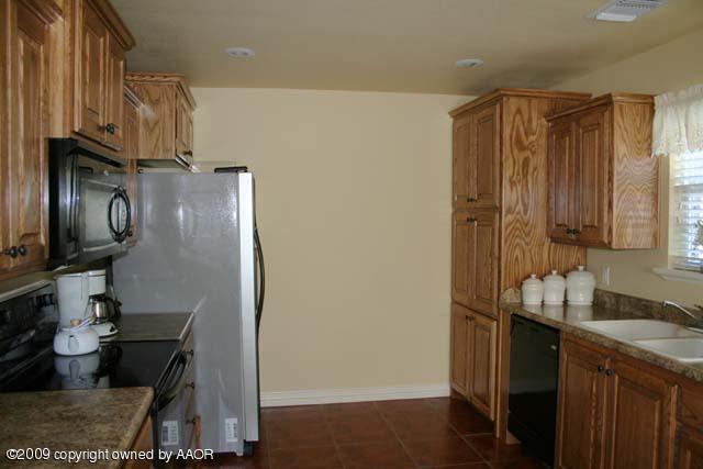 5715 South Lawn Circle Amarillo, TX 79110 - Photo 3 of 10 Kitchen