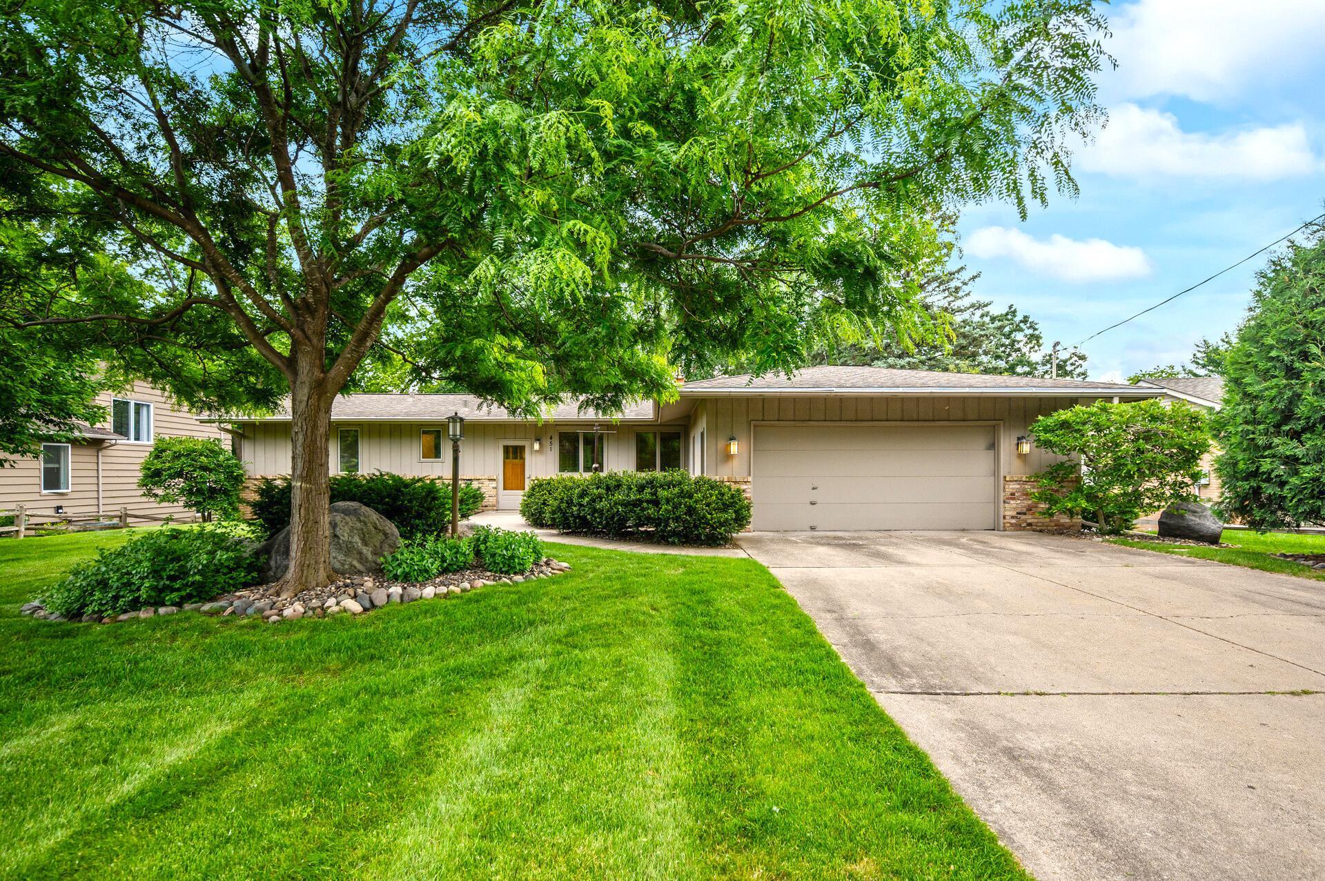 451 Reflection Road Apple Valley, MN 55124 - Photo 3 of 99