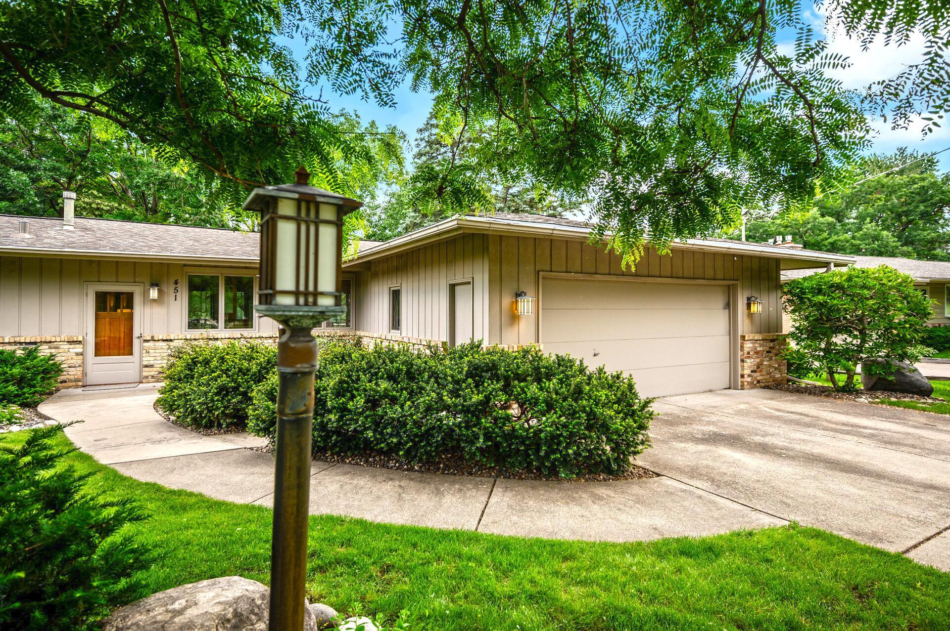 451 Reflection Road Apple Valley, MN 55124 - Photo 5 of 99