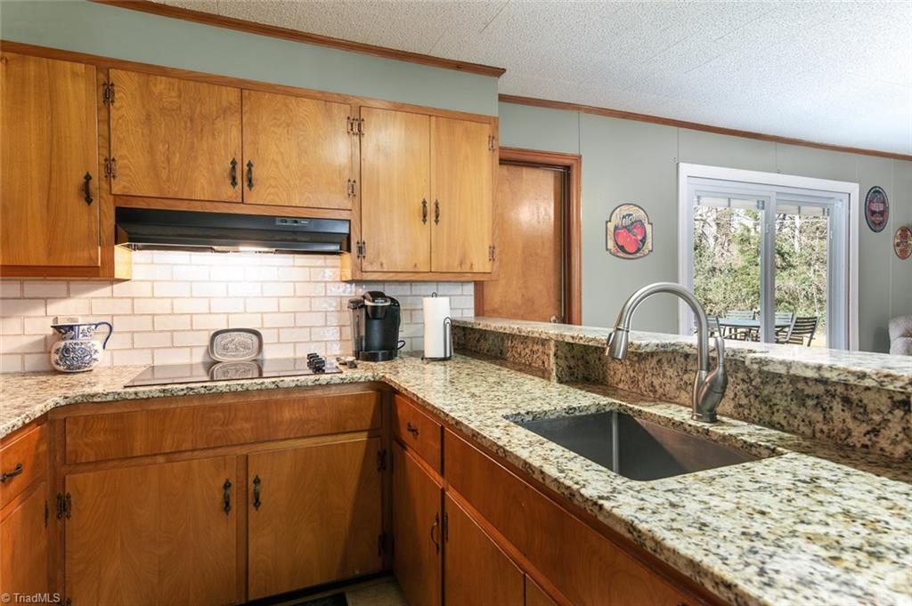 605 Shamrock Road High Point, NC 27265 - Photo 8 of 26 Gallery Image 8
