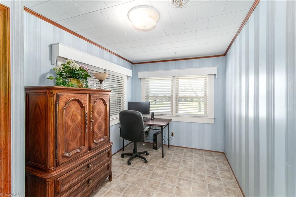 605 Shamrock Road High Point, NC 27265 - Photo 10 of 26 Gallery Image 10