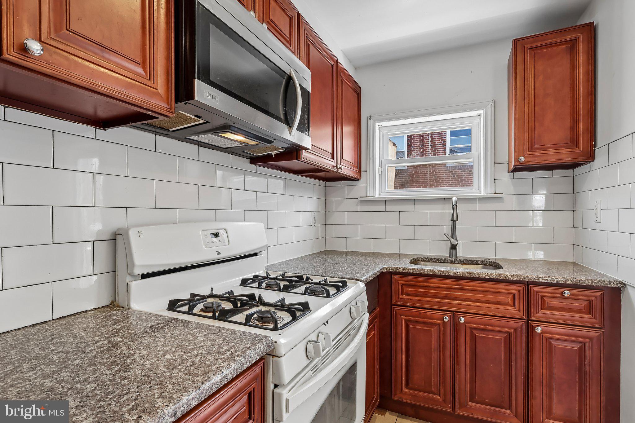 7046 Clover Lane Upper Darby, PA 19082 - Photo 10 of 27