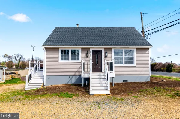 a view of a house with backyard and garage