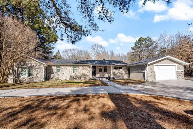 $385,000 | 10464 East Holmes Road, Collierville, TN 38017