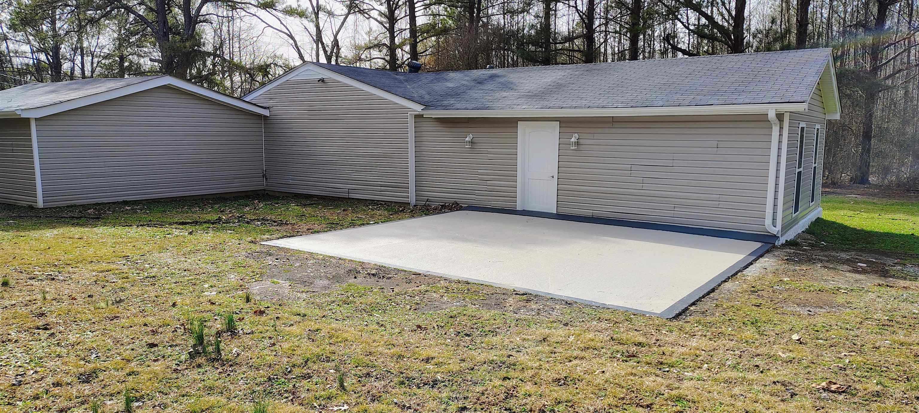 10464 East Holmes Road Collierville, TN 38017 - Photo 12 of 12 View of garage