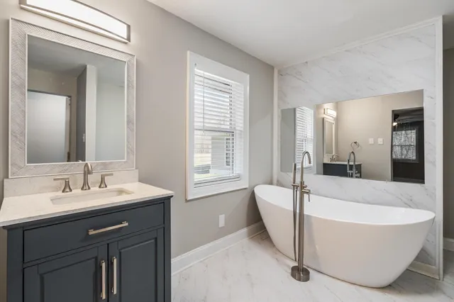 $385,000 | 10464 East Holmes Road, Collierville, TN 38017