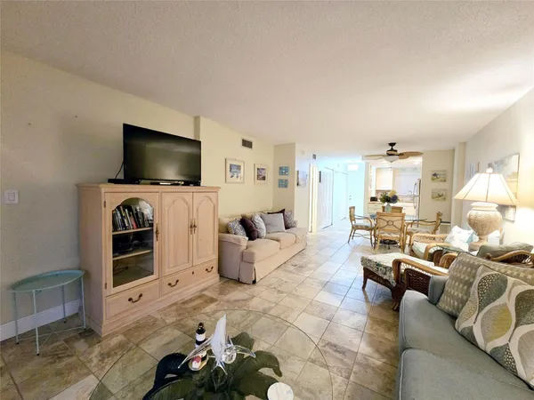 $3,200 | 1161 Hillsboro Mile, Unit 506, Hillsboro Beach, FL 33064