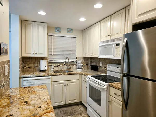 $3,200 | 1161 Hillsboro Mile, Unit 506, Hillsboro Beach, FL 33064