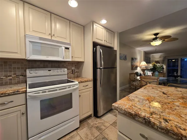 $3,200 | 1161 Hillsboro Mile, Unit 506, Hillsboro Beach, FL 33064