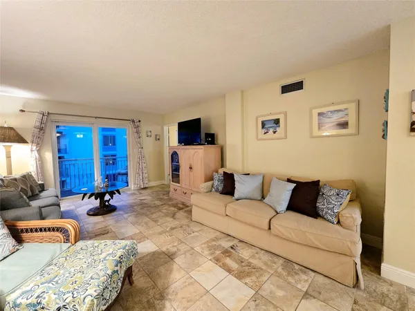 $3,200 | 1161 Hillsboro Mile, Unit 506, Hillsboro Beach, FL 33064