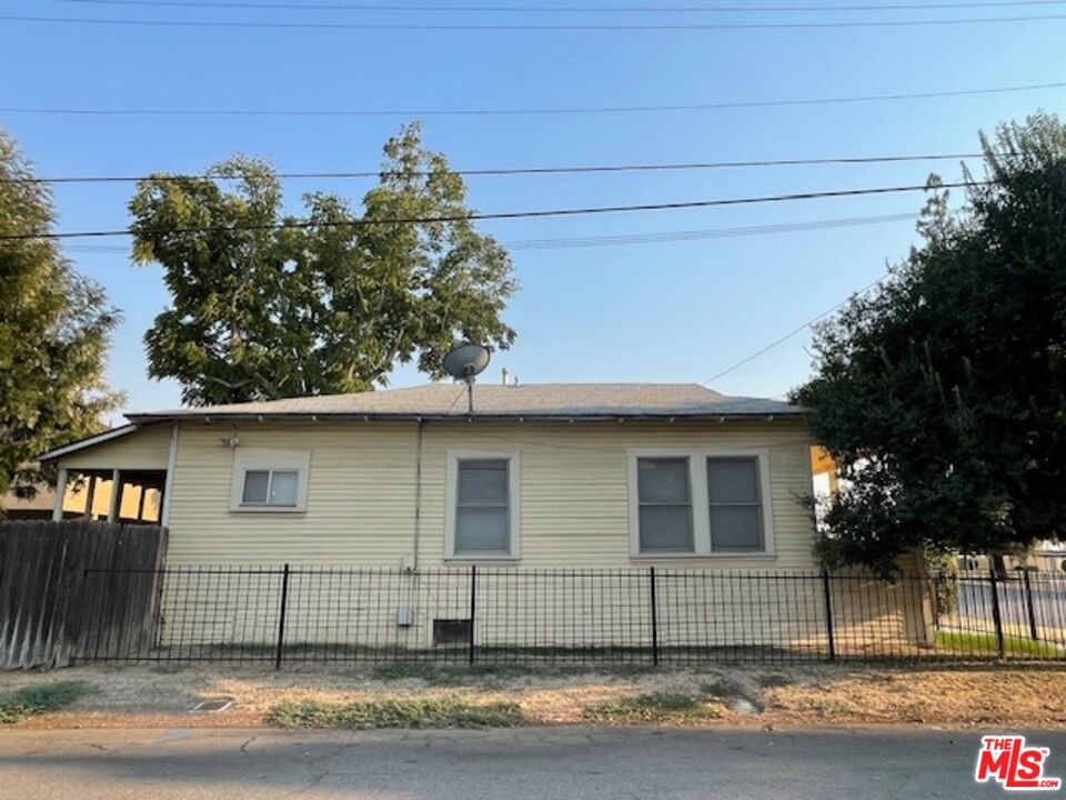 1608 E Street Bakersfield, CA 93301 - Photo 3 of 34 a view of a house with a backyard