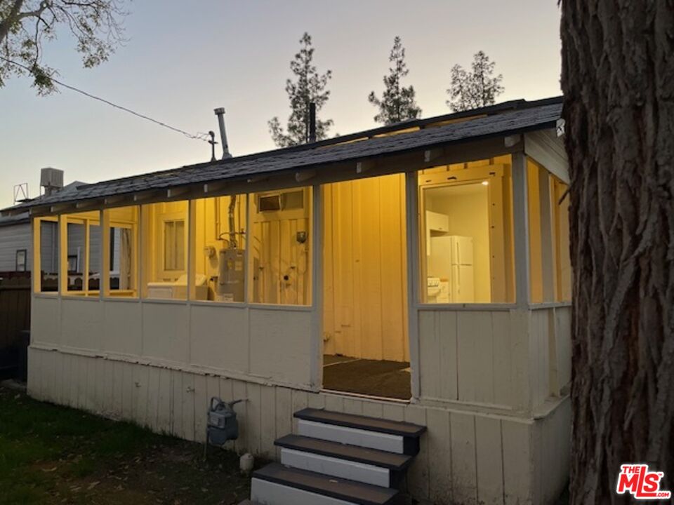 1608 E Street Bakersfield, CA 93301 - Photo 33 of 34 a view of front door