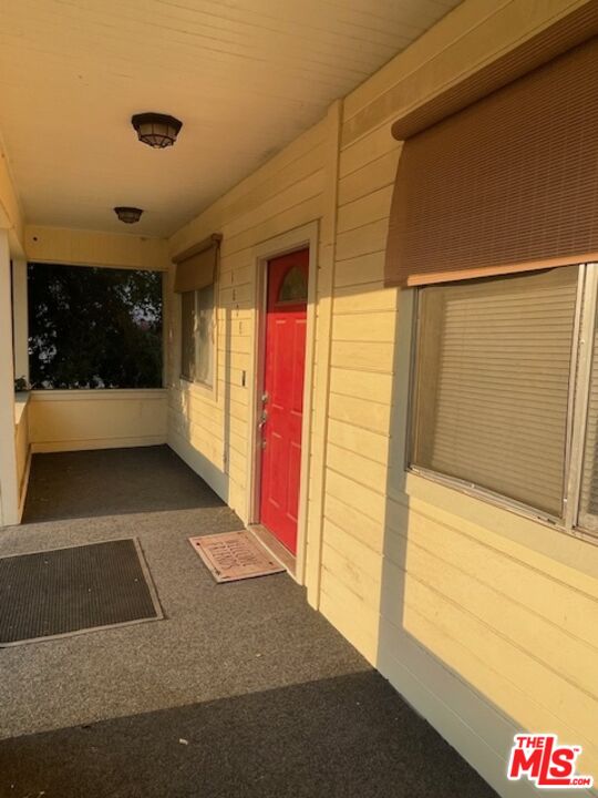 1608 E Street Bakersfield, CA 93301 - Photo 4 of 34 a view of an entryway