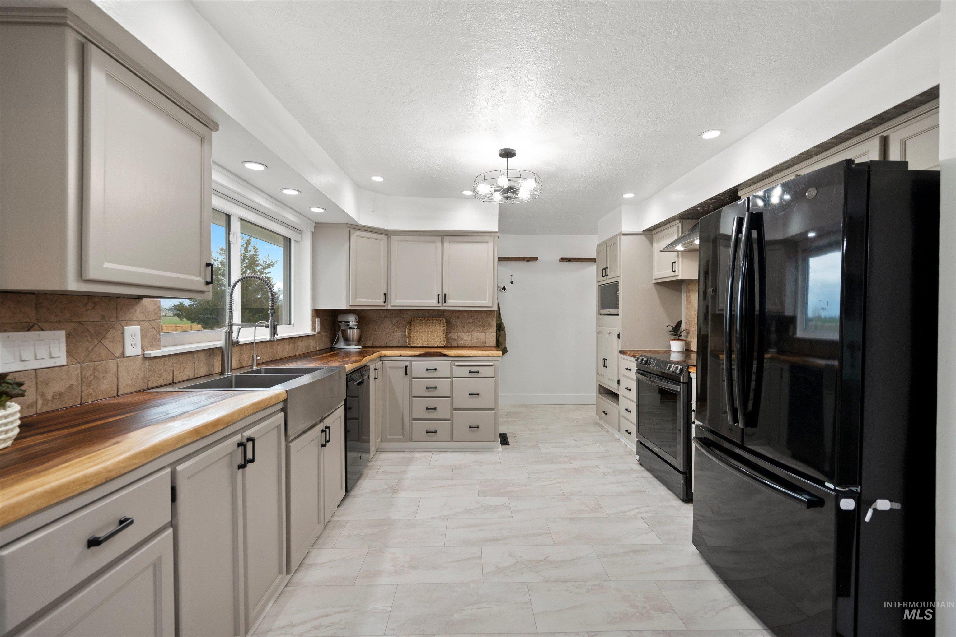 7816 East Victory Road Nampa, ID 83687 - Photo 14 of 44