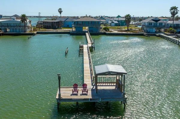 $795,000 | 646 Copano Ridge Road, Rockport, TX 78382