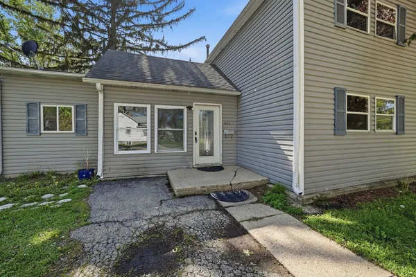 $2,000 | 604 South Center Street, Plano, IL 60545