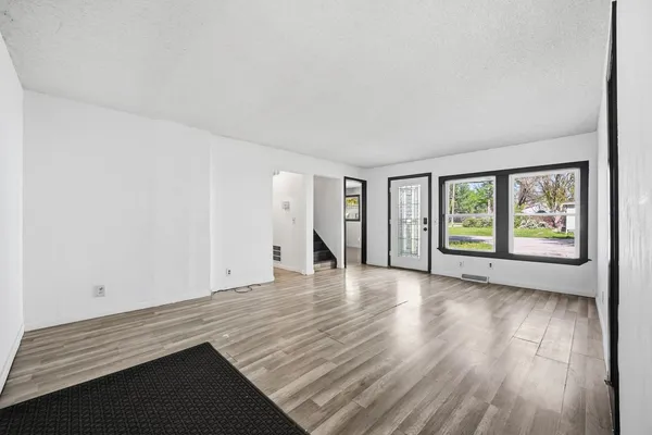 $2,000 | 604 South Center Street, Plano, IL 60545