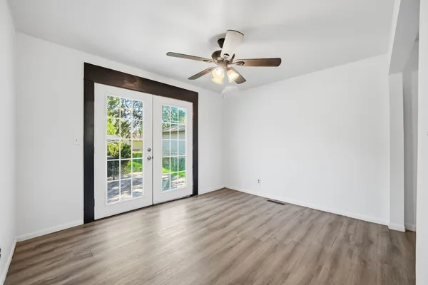$2,000 | 604 South Center Street, Plano, IL 60545