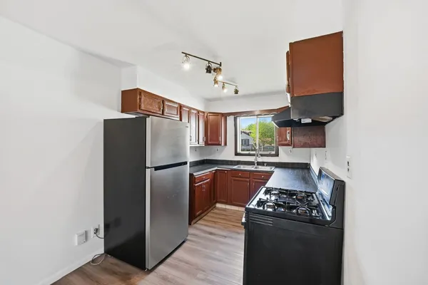 $2,000 | 604 South Center Street, Plano, IL 60545