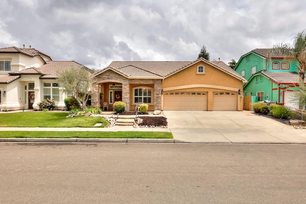 4152 Post Oak Drive Turlock, CA 95382 - Photo 4 of 71 a front view of house with yard and green space