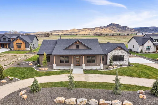 $900,000 | 1 Neil Road, Emmett, ID 83617