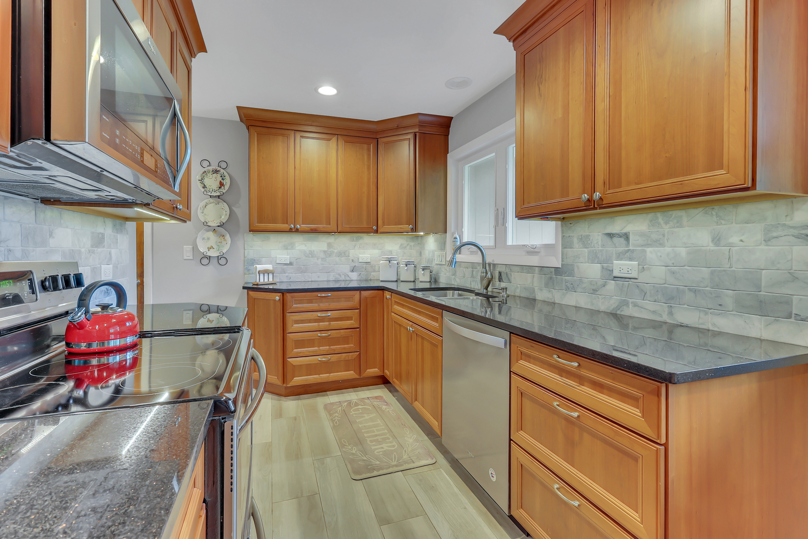 443 Glendale Road Roselle, IL 60172 - Photo 8 of 28