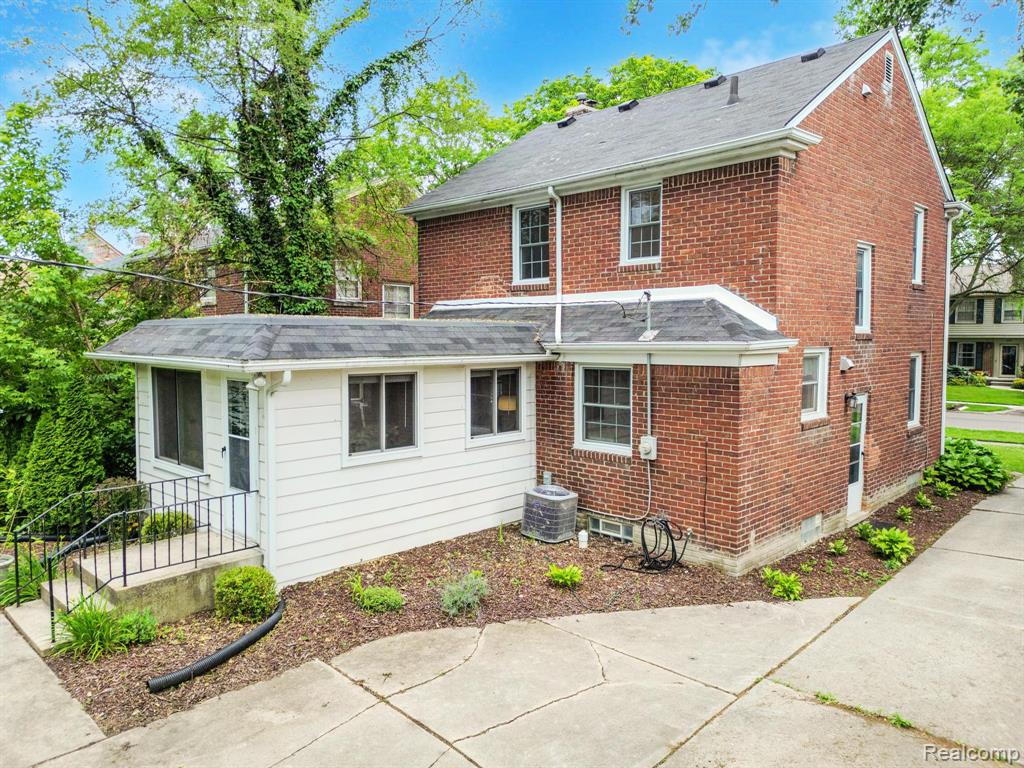 421 Maison Road Grosse Pointe Farms, MI 48236 - Photo 33 of 44