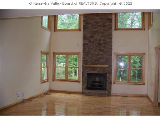 13 Woodberry Way Winfield, WV 25213 - Photo 6 of 8 Living Room.