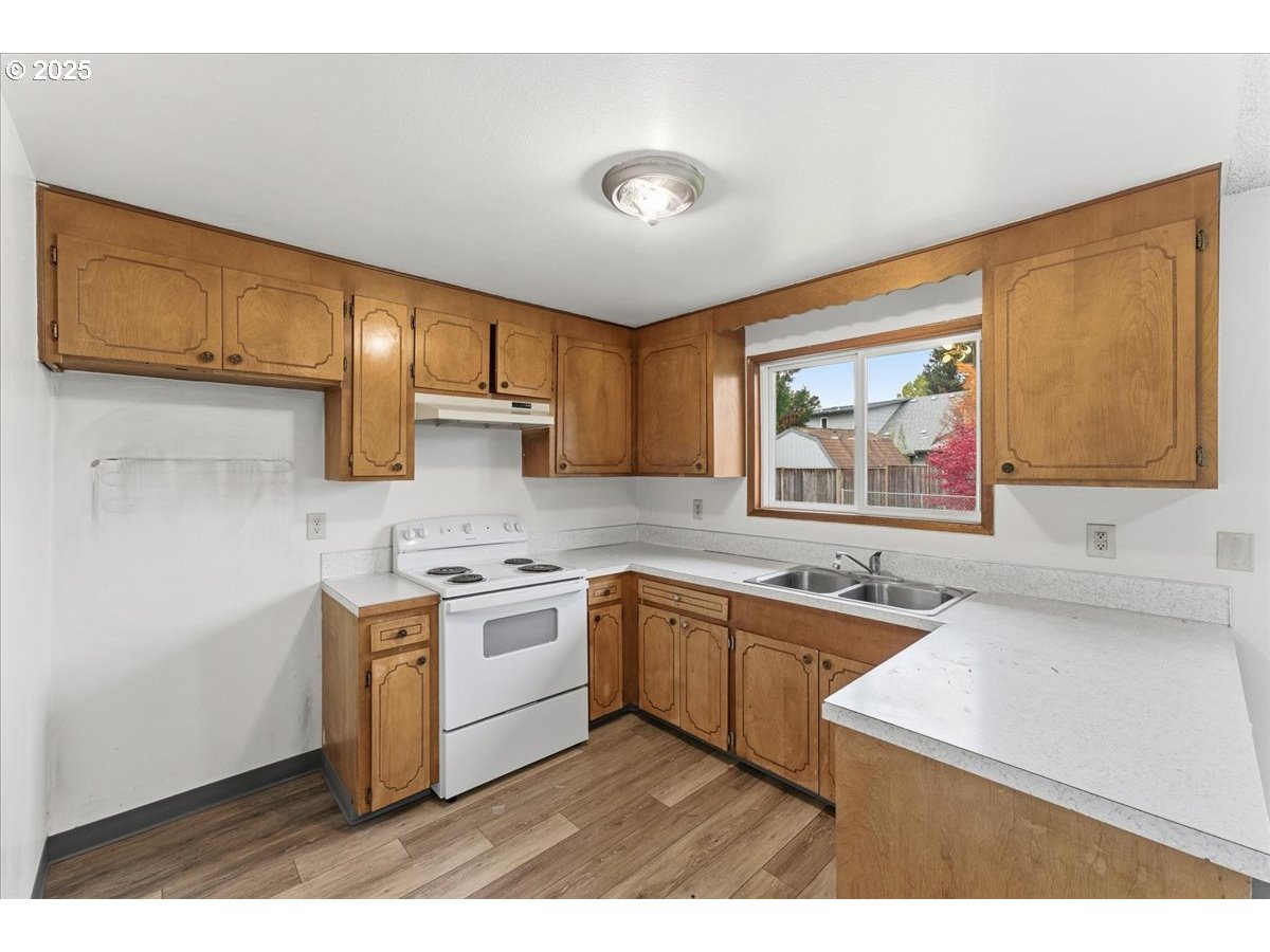20385 Southwest Shelley Court Beaverton, OR 97078 - Photo 6 of 21 a kitchen with a sink stove and cabinets