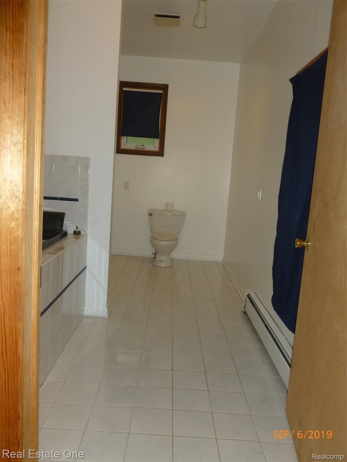47160 Willis Road Belleville, MI 48111 - Photo 9 of 19 P1050142.JPG
