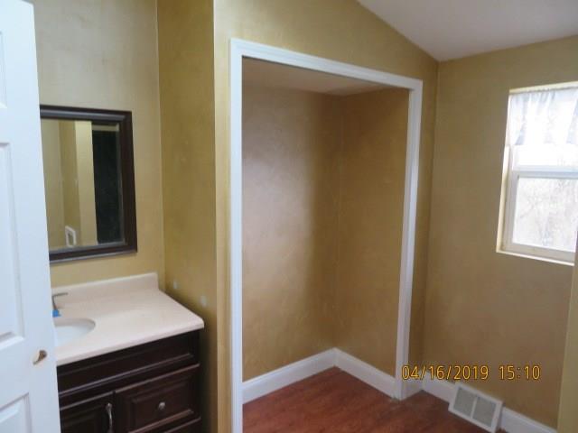 424 Dailey Road Pittsburgh, PA 15227 - Photo 8 of 12 Gallery Image 8