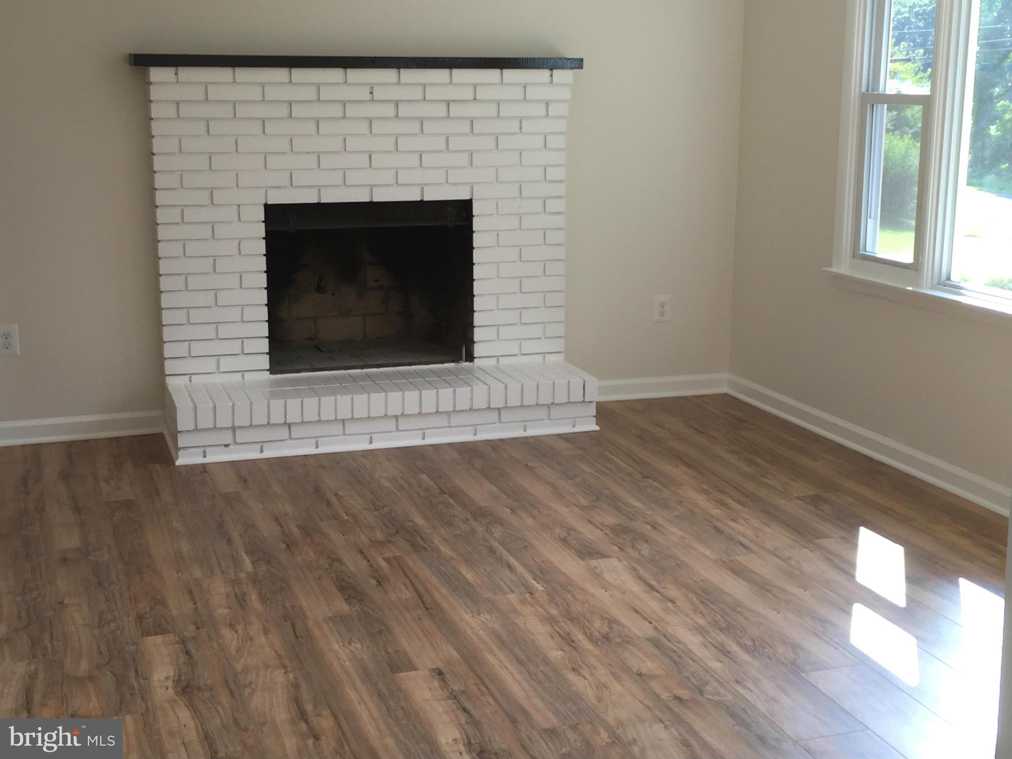 2032 East Deep Run Road Manchester, MD 21102 - Photo 8 of 18 Living Room