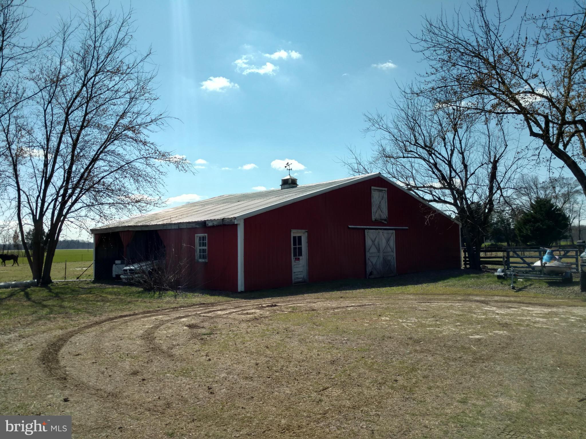 30473 Gene Gibson Road Easton, MD 21601 - Photo 7 of 10 7 stall barn, tack room and hayloft