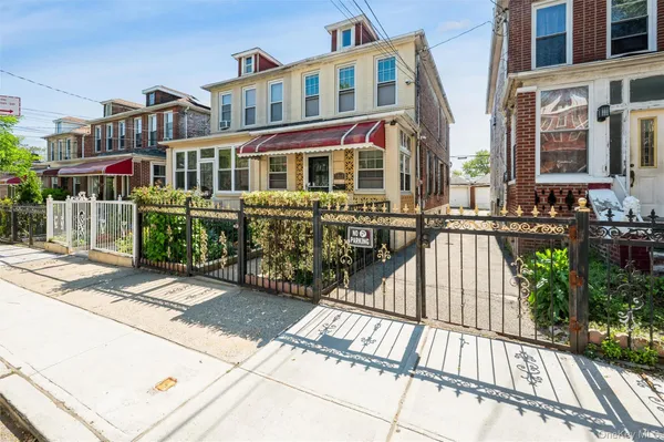 $649,900 | 3219 Fenton Avenue | Baychester