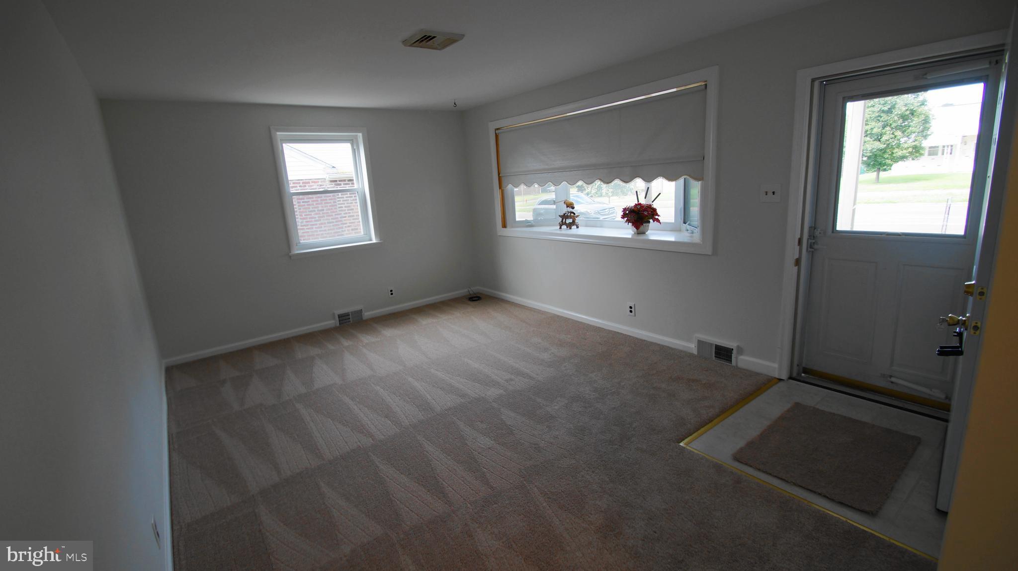 666 Rennard Street Philadelphia, PA 19116 - Photo 4 of 19 Gallery Image 4
