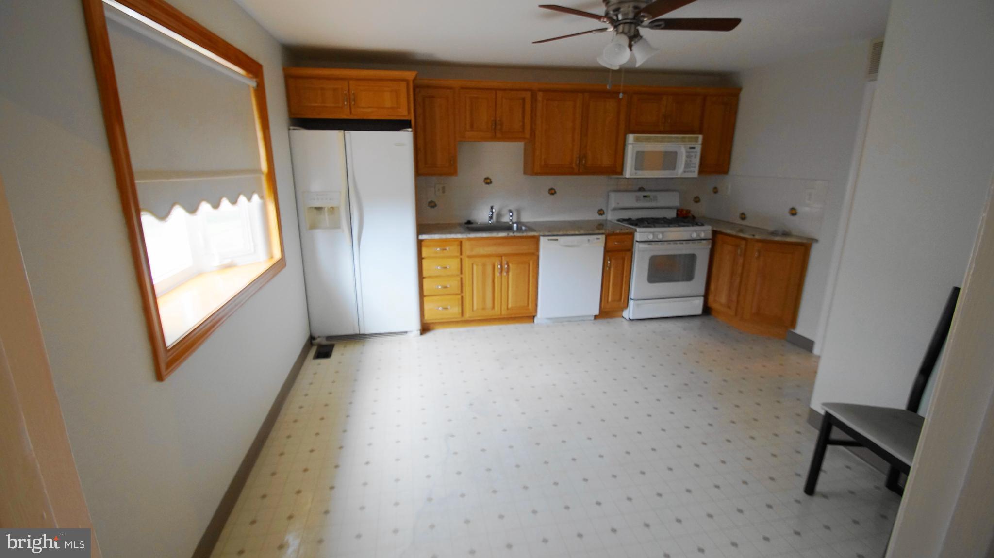 666 Rennard Street Philadelphia, PA 19116 - Photo 6 of 19 Gallery Image 6