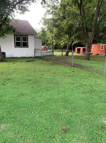 $1,600 | 1001 South 27th Street, Corsicana, TX 75110