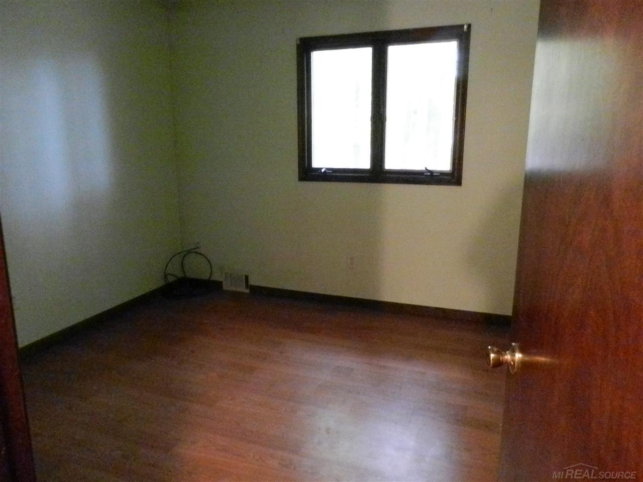 11367 Common Road Warren, MI 48093 - Photo 30 of 44 31364535-29.JPG
