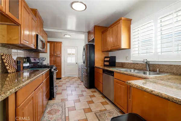 $950,000 | 6475 Turnergrove Drive, Lakewood, CA 90713