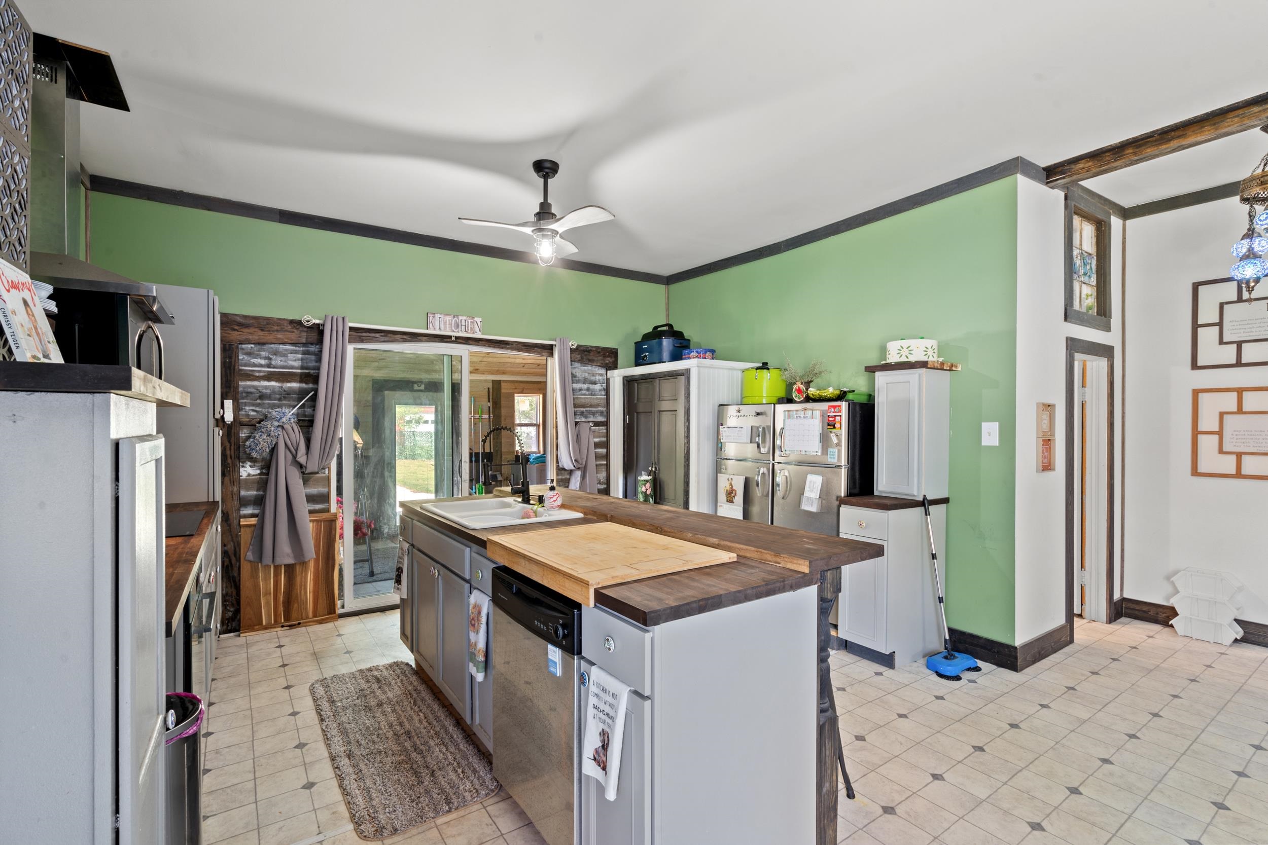 209 South Walnut Street Lake View, SC 29563 - Photo 5 of 40