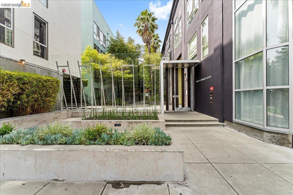 1201 Pine Street, Unit 354 Oakland, CA 94607 - Photo 6 of 26 a view of a house with a garden
