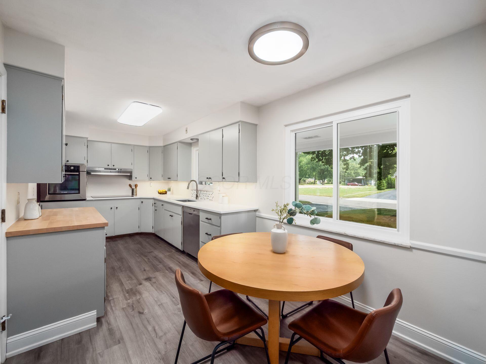 2030 Chardon Road Columbus, OH 43220 - Photo 23 of 56 Dinette