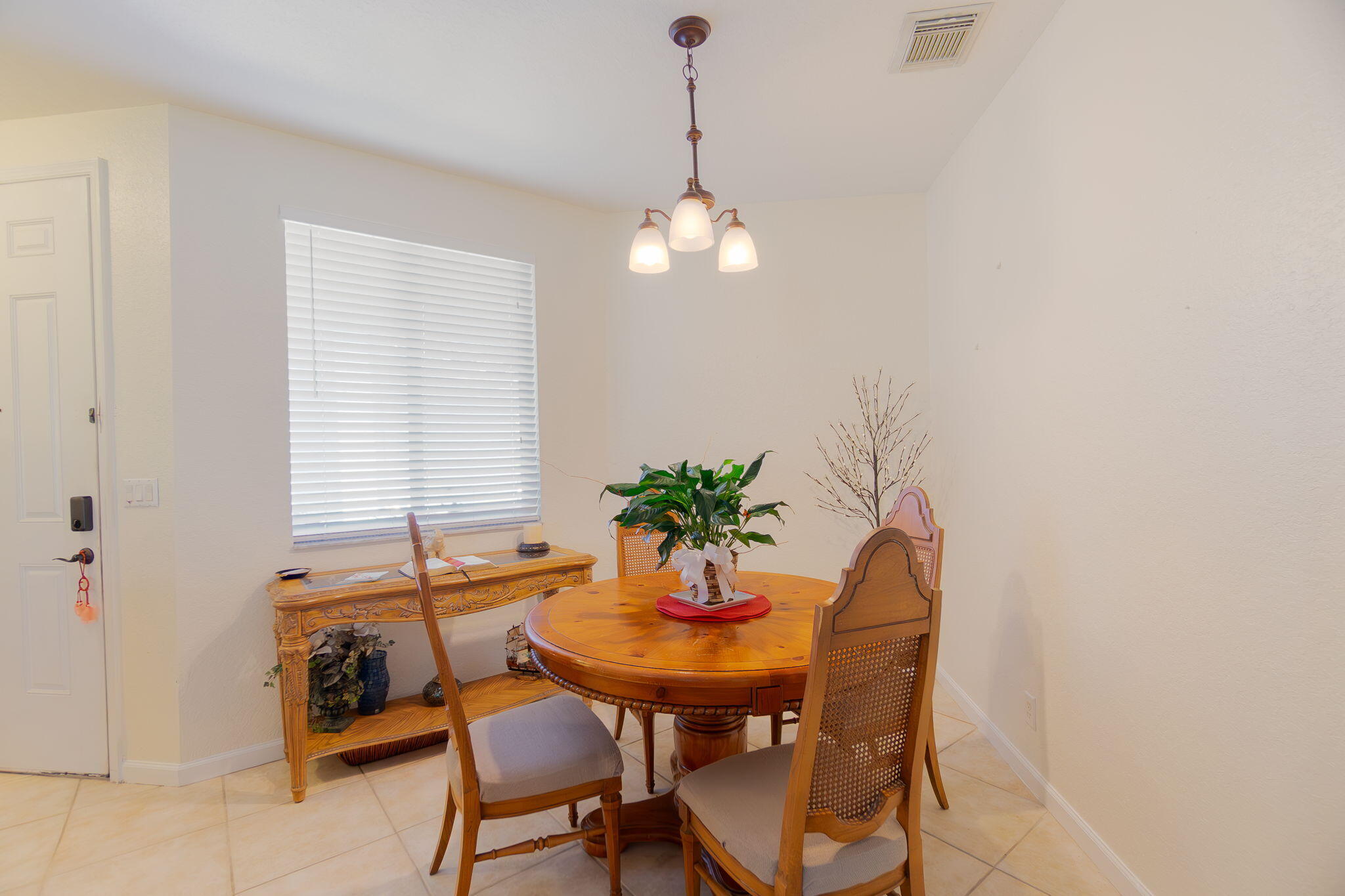2070 Oakhurst Way Riviera Beach, FL 33404 - Photo 7 of 32 7