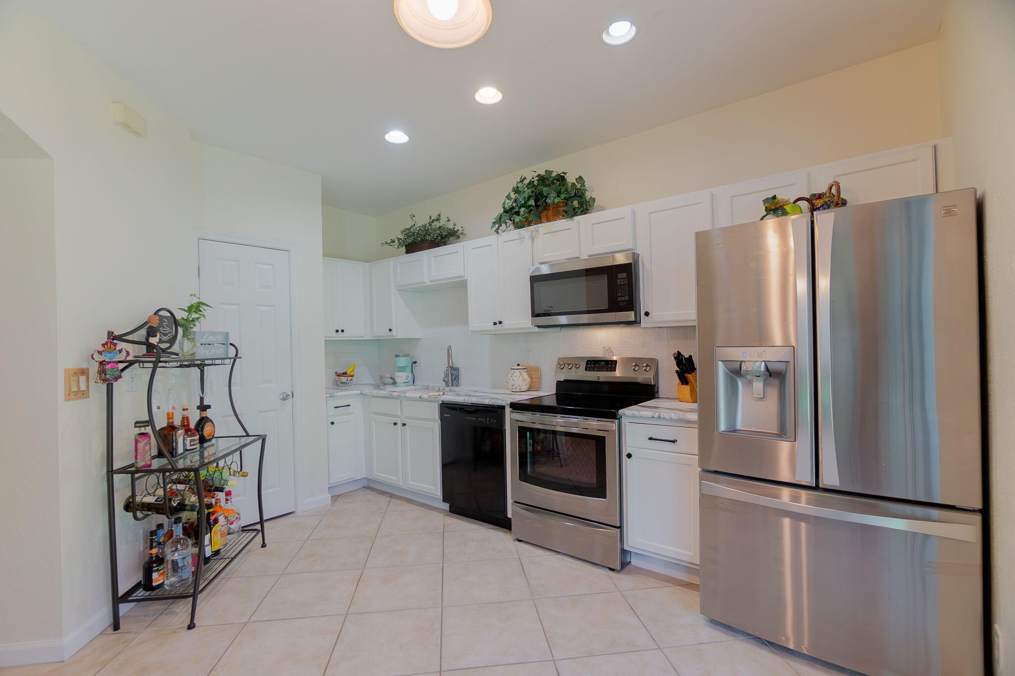 2070 Oakhurst Way Riviera Beach, FL 33404 - Photo 8 of 32 8