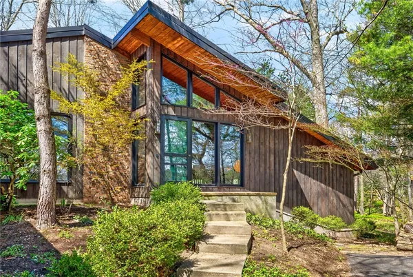 $875,000 | 1 Lacoma Lane, Perinton, NY 14534